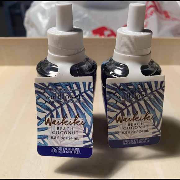 Waikiki Beach Coconut Wallflowers Nwt